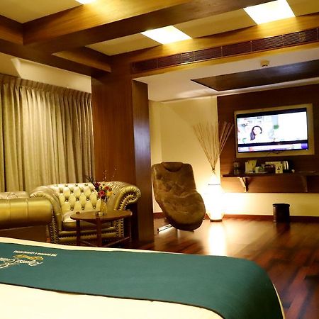 Hotel Reyansh Grand Boisar Ngoại thất bức ảnh