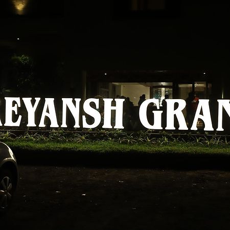 Hotel Reyansh Grand Boisar Ngoại thất bức ảnh