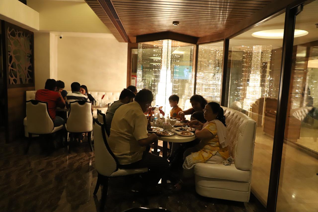 Hotel Reyansh Grand Boisar Ngoại thất bức ảnh