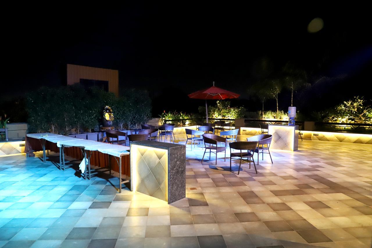Hotel Reyansh Grand Boisar Ngoại thất bức ảnh