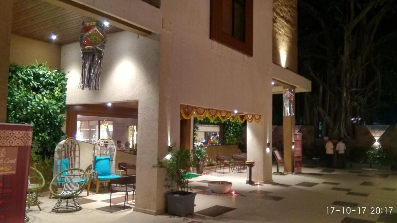 Hotel Reyansh Grand Boisar Ngoại thất bức ảnh