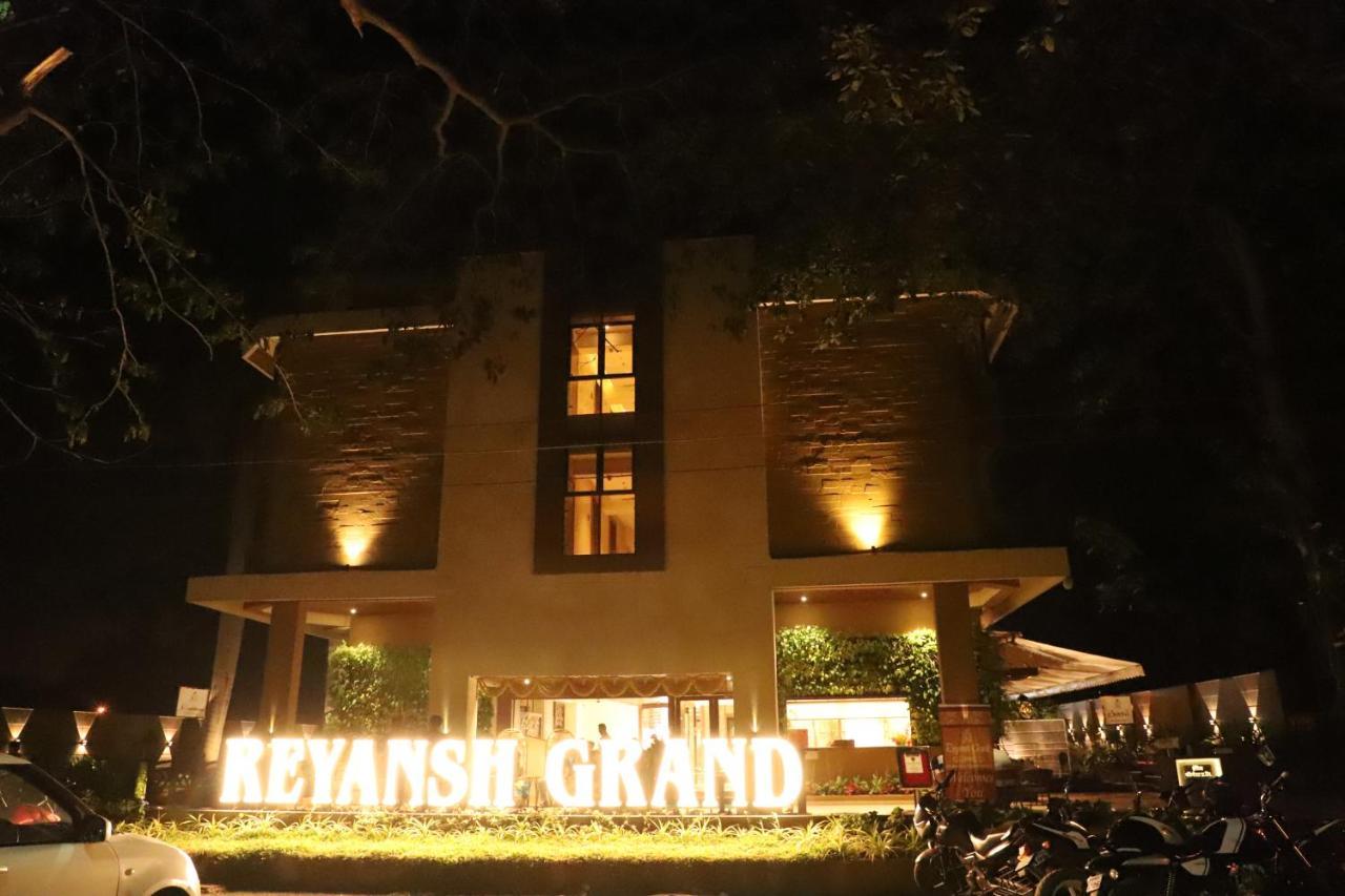 Hotel Reyansh Grand Boisar Ngoại thất bức ảnh